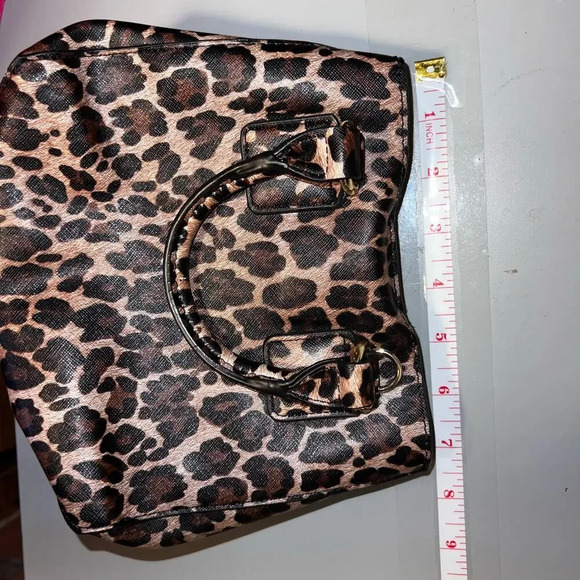 Steve Madden 7x7 animal print multi pocket small satchel embroidered 3-D rose - Picture 10 of 13